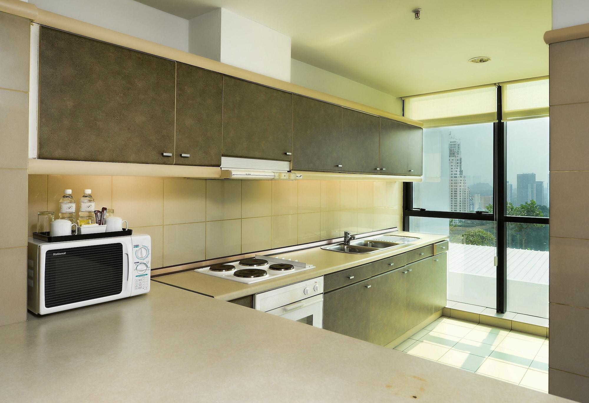 Pacific Regency Hotel Suites Куала-Лумпур Екстер'єр фото A typical kitchen