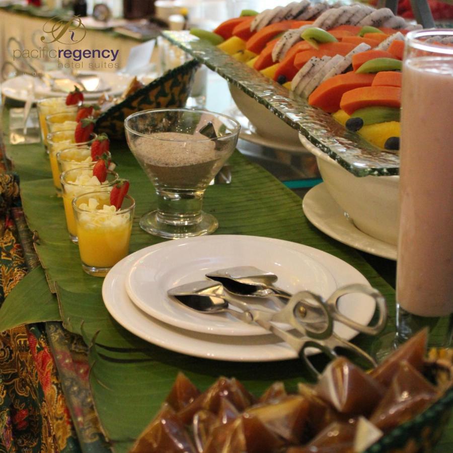 Pacific Regency Hotel Suites Куала-Лумпур Екстер'єр фото A dessert buffet