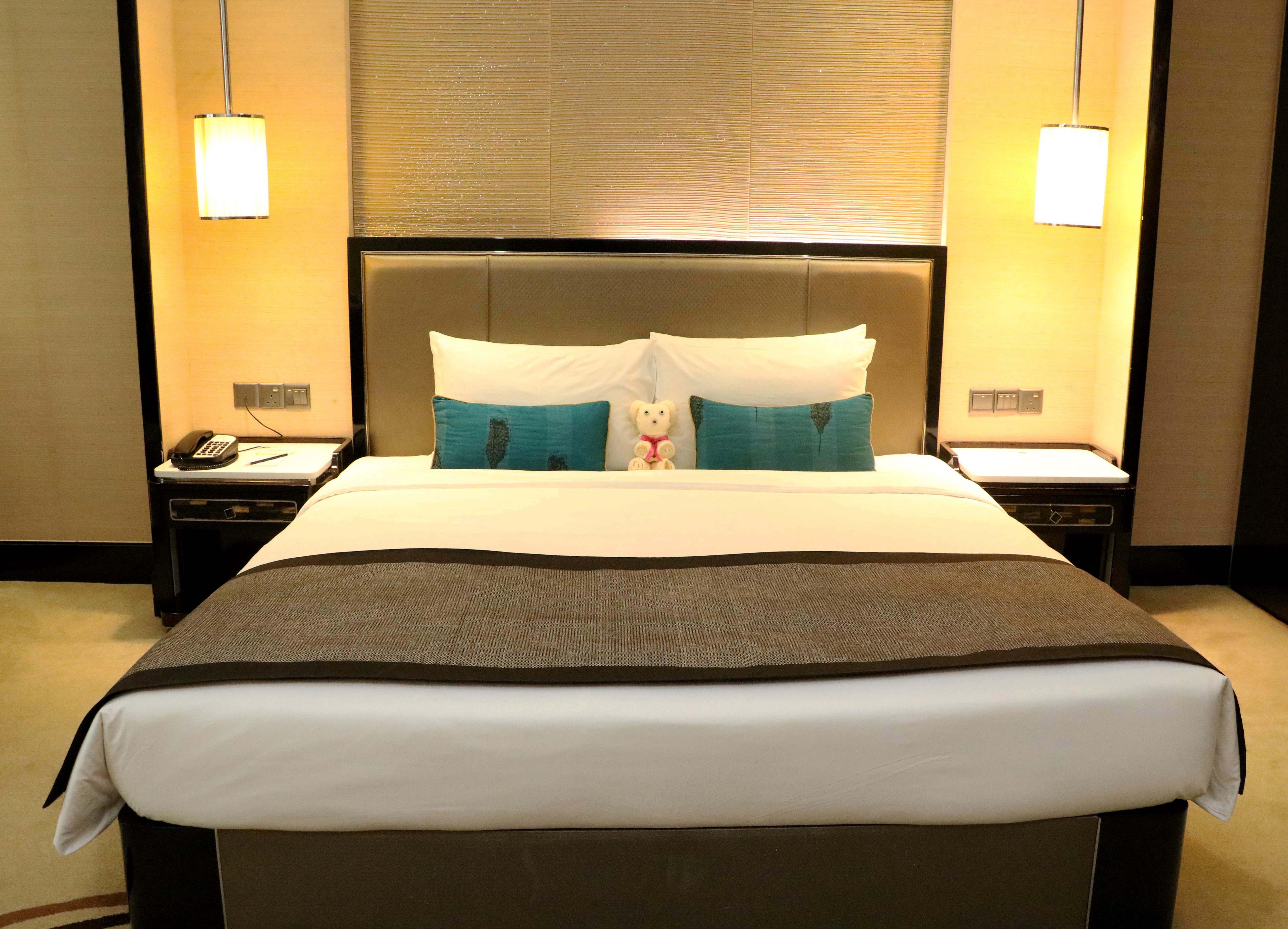 Pacific Regency Hotel Suites Куала-Лумпур Екстер'єр фото A bed