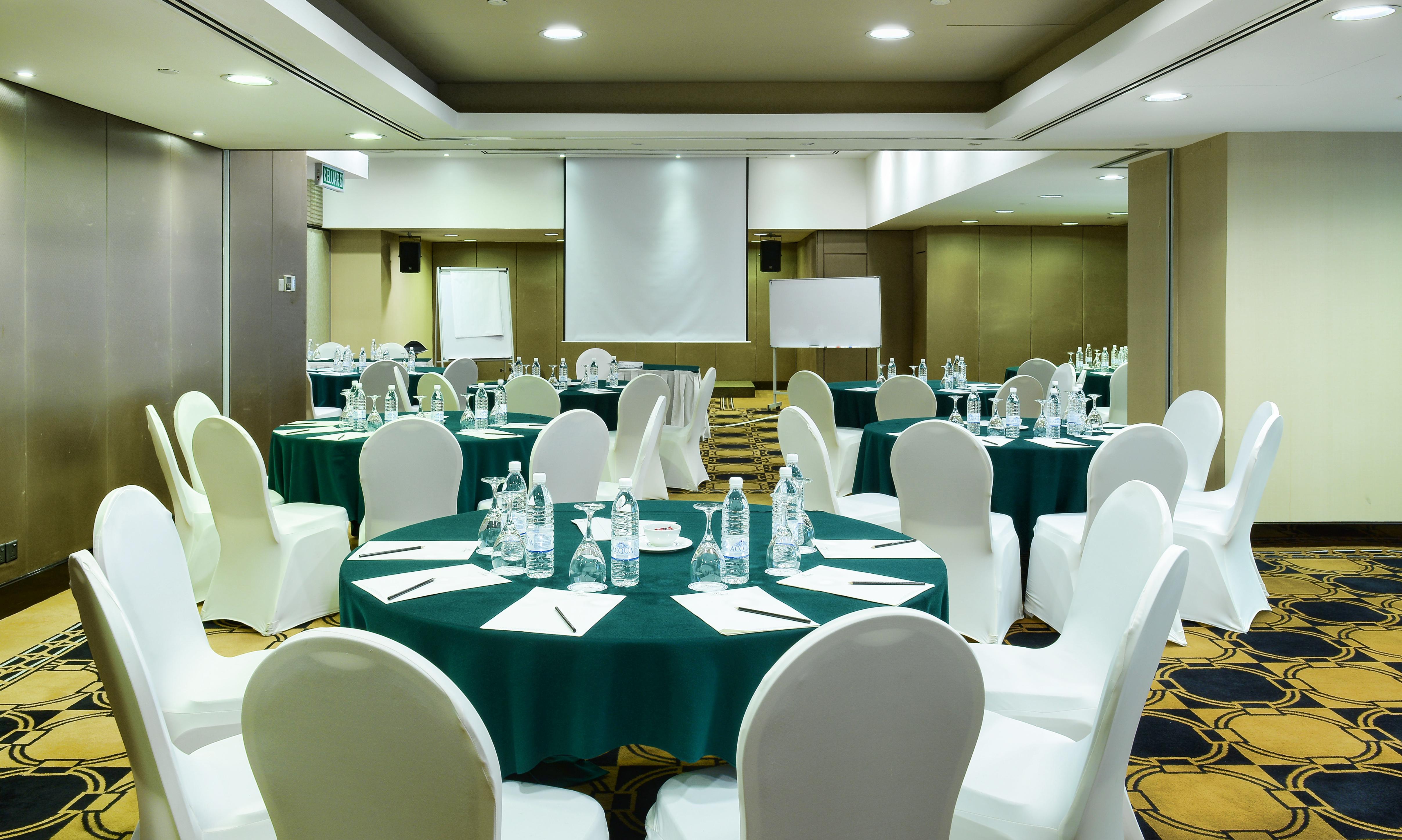 Pacific Regency Hotel Suites Куала-Лумпур Екстер'єр фото Meeting room