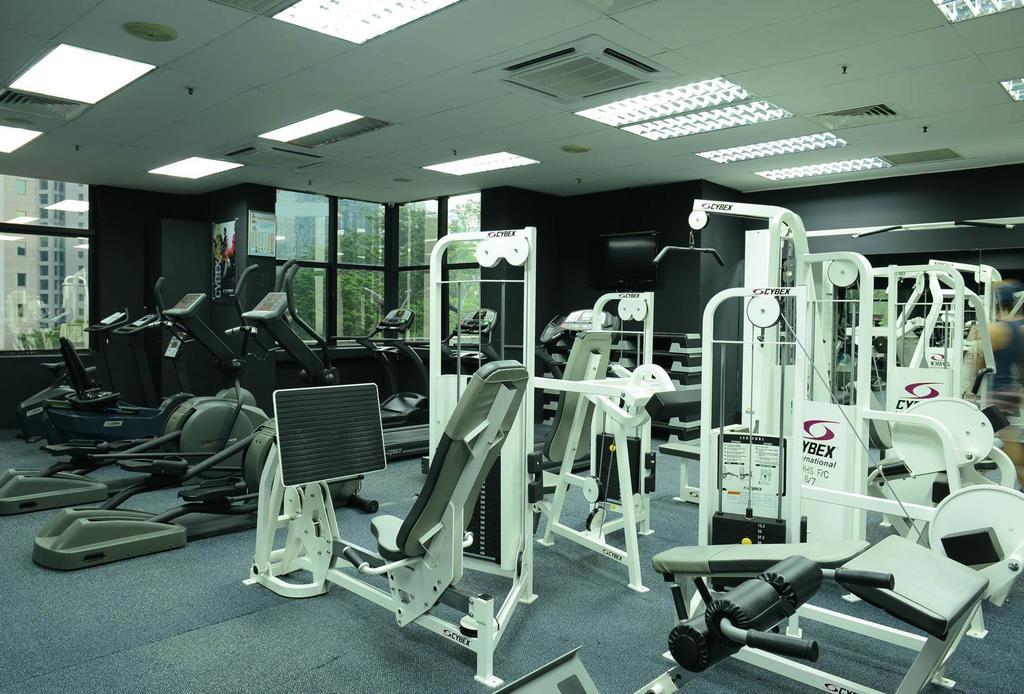 Pacific Regency Hotel Suites Куала-Лумпур Екстер'єр фото A typical gym